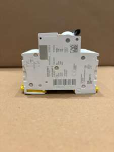 Schneider Acti 9 iC60N-ตัวแบ่งวงจรขนาดเล็ก-3P-10A - C A9F74310โค้ง - Product Image 4