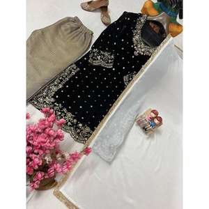 Salwar Kameez de Terciopelo Moderno de Calidad Superior con Bordado Zari, Encaje Calado y Dupatta para Damas, Ideal para Fiestas/Bodas o Uso Casual - Product Image 6