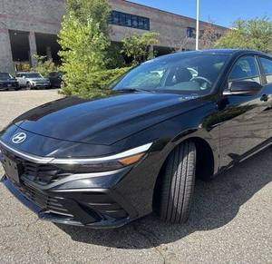 Elantra SEL Sport FWD Automatique 2024 d'occasion, Volant à Gauche, Intérieur Sombre, Pneus R18, Sièges en Tissu - Product Image 1