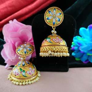 เสน่ห์ที่มีสีสัน: ต่างหู meenakari jhumkas แบบดั้งเดิมที่มีสีสันสดใสสำหรับงานแต่งงานและชุดเทศกาลสำหรับผู้หญิงและเด็กผู้หญิง - Product Image 2