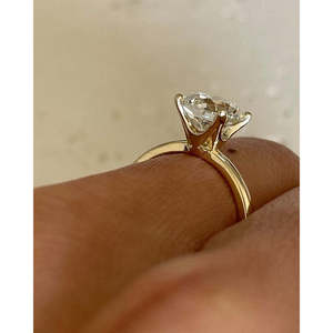 Anillo de Diamantes Redondos de la Colección Charlotte - Product Image 4