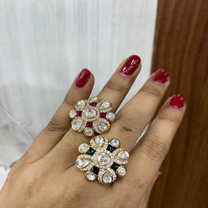 Belle bague élégante réglable en or plaqué de haute qualité avec un aspect pierre pour les occasions spéciales et les mariages, collection pour femmes - Product Image 1