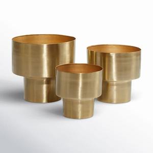 Maceta única de metal negro con diseño artístico perfecto para agregar encanto moderno a cualquier espacio interior y exterior - Product Image 4