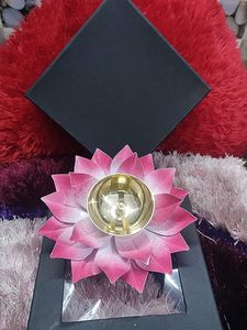 Nouvelle Arrivée Directe d'Usine, Diya en Métal Poli Indien, Design Moderne de Lotus, Cadeau Personnalisé pour Diwali, Cadeau Religieux - Product Image 5