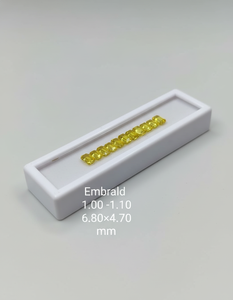 Bague de fiançailles en émeraude synthétique de laboratoire, diamant fantaisie jaune brillant, clarté VVS-VS, taille émeraude, sertie - Product Image 4