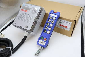 Control Remoto Inalámbrico CMK F24-10D, 10 Velocidades Dobles, Botón de Encendido/Apagado + 1 Interruptor Tipo Hongo + 1 Interruptor de Encendido, IP-66, Alcance de 100 Metros, Alimentación CA/CC - Product Image 3