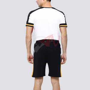 Ensemble T-shirt et short de conception haut de gamme, tissu léger et doux, coupe confortable pour le streetwear - Product Image 2