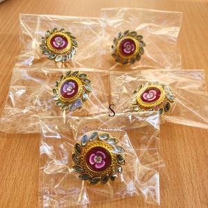 Bague en laiton Kundan faite à la main de style Rajasthani avec des motifs floraux et en cristal, bijoux indiens traditionnels pour femmes et filles, mariage - Product Image 5