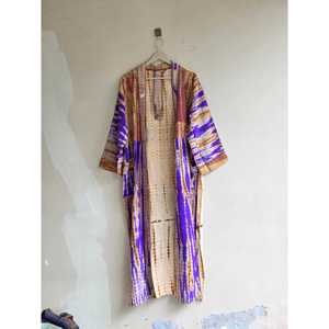Kimono en soie crêpe tie-dye fait main, coupe ample, idéal pour la plage, comme robe de nuit ou paréo de maillot de bain - Product Image 2