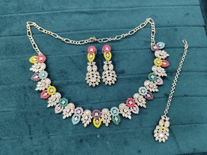 Collar multiétnico Chapado en sombra de gran venta para pendientes de araña de boda con Material de aleación de piedras de circón - Product Image 3