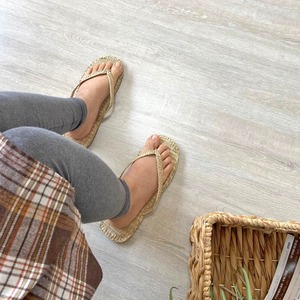 Vente en gros de paires de pantoufles de paille tissées à la main pantoufles homme et dame de l'usine supérieure - Product Image 5