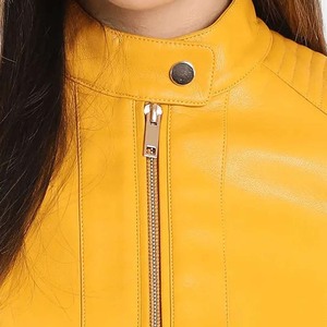 Novedad de 2025, elegante chaqueta de cuero impermeable para exteriores para mujer, transpirable, rellena de algodón con estampado único, procesamiento en bruto - Product Image 4