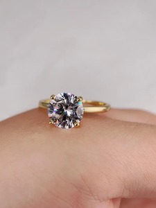 Superbe Bague de Fiançailles en Moissanite Taillée Style Vintage, Pierre Précieuse de Qualité Supérieure, Bague de Promesse et de Mariage Plaqué Or 18K à Griffes - Product Image 2