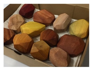 Tumi Ishi respetuoso con el medio ambiente, Roca de madera, juguetes de apilamiento, 99 DATOS dorados, Roca de madera Tumi Ishi - Product Image 4