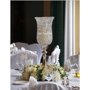 Bougeoir Hurricanes en aluminium décoratif de mariage fini argenté avec tasse en cristal pour centres de table - Product Image 3