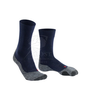 Calcetines deportivos transpirables diseñados para hombres y mujeres, cómodos para entrenamiento en el gimnasio, correr y uso diario activo. - Product Image 3