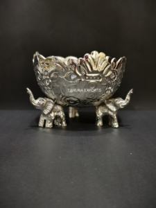 Fournisseurs en gros de bol de service en chocolat en argent avec jambes décor de table moderne bol à dessert de service alimentaire par Tahura Exports - Product Image 2