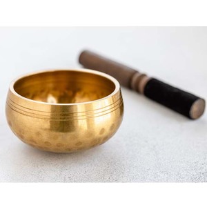Mejor calidad superior NUEVA llegada Tazón de sonido de canto dorado Diseño martillado para Yoga Terapia Meditación Relajación Oración - Product Image 5