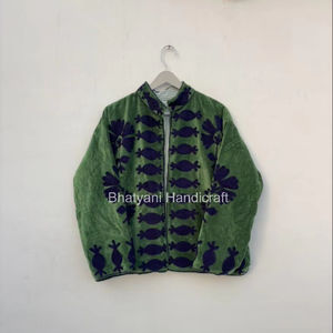 Veste d'hiver en velours brodé Suzani à la main veste courte Suzani pour femmes veste matelassée courte taille libre - Product Image 1