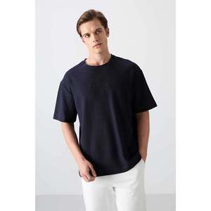 Tommylife เสื้อยืดคอกลมสำหรับผู้ชายพิมพ์ลายขนาดใหญ่88336สีกรมท่า-น้ำเงินเข้ม - Product Image 5