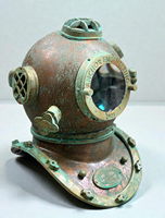 Casque de plongée vintage en laiton finition antique verte, objet décoratif |   Casque de plongée antique pour les profondeurs marines