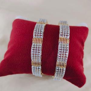 Ensemble de deux bracelets de designer modernes de qualité supérieure pour femmes Pierres CZ étincelantes Tenue de fête de mariage pour filles - Product Image 1