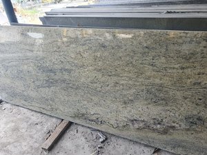 Dalle de granit vert surf au design moderne de haute qualité polie avec finition de surface rainurée pour les applications de villa - Product Image 3