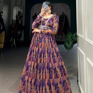 Traje de fiesta de mujer con estampado de Georgette étnico paquistaní indio proveedor mayorista para eventos formales e informales - Product Image 1