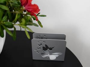 ที่วางผ้าเช็ดปากสแตนเลสตกแต่งลายผีเสื้อ ดีไซน์ฉลุลายสวยงาม เหมาะสำหรับงานปาร์ตี้ งานอีเว้นท์ และการตกแต่งบ้าน - Product Image 5