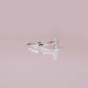 Bague de fiançailles solitaire luxueuse en diamant de laboratoire taille émeraude, plaqué or massif 18 carats, certifiée IGI, cadeau raffiné pour femme - Product Image 6