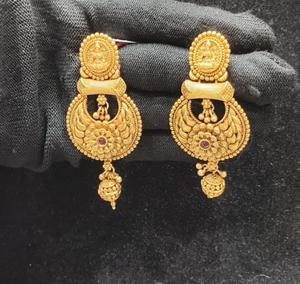 Pendientes de Alta Calidad con Acabado Dorado Antiguo, Estilo Tradicional, Colección para Bodas, para Mujeres y Niñas - Product Image 1