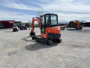 Mini-excavatrice sur chenilles KX033-4 de 3 tonnes avec moteur de 25 CV, hydraulique Eaton, offrant une stabilité et une précision améliorées - Product Image 3