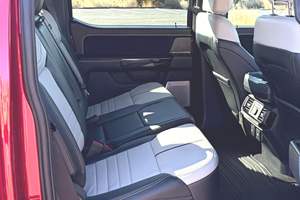 Ford F-150 Lightning Platinum 2024 Usada, Motor Dual, Tracción en las Cuatro Ruedas, Batería de Rango Extendido, Rojo Metálico Rápido - Product Image 6