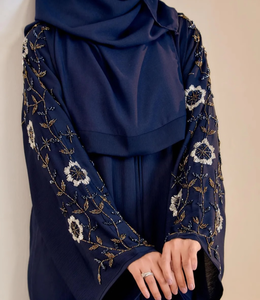 Abaya de luxe pour femmes, design perlé, longueur totale, modeste, avec broderie élégante de fils et de perles sur les manches pour l'Aïd - Product Image 1