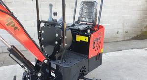 Livraison gratuite HT12 Mini-excavatrice compacte diesel de 1,1 tonne |   12 HP Diesel |   Profondeur de creusement de 1,65 m |   Seau de 0,025 m³ |   Largeur de travail de 1 m - Product Image 4