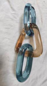 Llavero de Resina de Arte Popular de Gran Tamaño, Diseñado para una Declaración Decorativa Moderna y Audaz con una Combinación de Colores Complementarios - Product Image 2