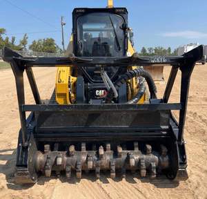 Chargeuse compacte Caterpillar 246D d'occasion avec moteur Cummins, boîte de vitesses et pompe - Haute efficacité - Product Image 1