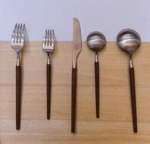 Juego personalizado de alta calidad de 5 piezas de acero inoxidable pulido, oro, cuchara, tenedor, cuchillo, juego de vajilla con caja de madera - Product Image 2