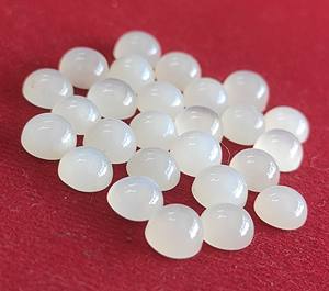 มูนสโตนสีขาวธรรมชาติทรงกลมแบบคาโบชอง 6 มม. - มูนสโตนสีขาวคุณภาพสูงทรงกลมแบบคาโบชอง - Product Image 3