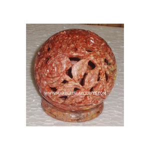 Magnifiques bougeoirs en pierre ollaire faits à la main par des designers - Product Image 1