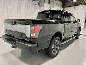 รถกระบะมือสอง ปี 2024 ขับเคลื่อนสี่ล้อ ภายในสีเข้ม เบาะหนัง พวงมาลัยซ้าย หลังคาซันรูฟแบบพาโนรามา เกียร์อัตโนมัติ เครื่องยนต์ 4.5 ลิตร กล้องมองหลัง 360 องศา - Product Image 4