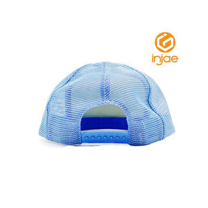 Sombreros de Vietnam de Bajo MOQ, sombreros de camionero con logotipo bordado 2D personalizado de fábrica, 5 paneles, gorras ajustables traseras de malla transpirable de ala plana - Product Image 4