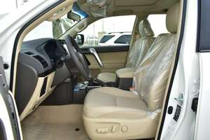 2023 para Toyota Prado Nueva condición Caja de cambios automática Conducción a la derecha Asientos de cuero interiores oscuros - Product Image 5