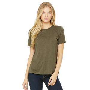 Camiseta con estampado de texto verde oliva transpirable para mujer - Product Image 1