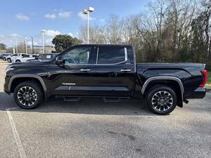 Nueva/Usada para Tundra Hybrid Limited HV CrewMax Cab 4WD Camioneta Transmisión Automática Volante a la Izquierda Cuero en Venta - Product Image 2