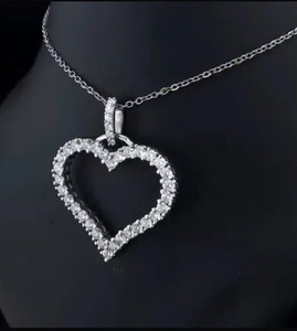 Élégant pendentif en or rubis 14KT avec accent de diamant ovale 15MM pierre précieuse rouge sans chaîne bijoux légers fabriqués en Inde - Product Image 1