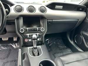 Mustang EcoBoost Premium Convertible RWD LHD 2021 Usado en Buen Estado - Product Image 4