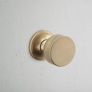 Perilla de puerta de latón duradera, diseñada para uso a largo plazo, que ofrece una calidad de agarre superior y mejora elegante del hogar. - Product Image 4