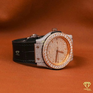 นาฬิกาหนังสีดำสำหรับผู้หญิงนาฬิกาเพชรที่โตขึ้นผลิตในอินเดียดีไซน์หรูหราราคาไม่แพง - Product Image 6