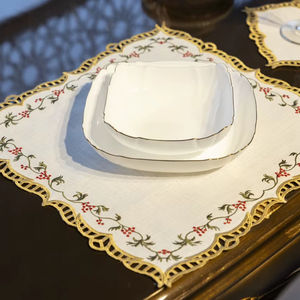 Juego de Textiles de Mesa Bordados Tradicionales Navideños de 13 Piezas, Camino de Mesa de Poliéster Resistente a las Manchas, Lavable, con Diseño de Plantas - Product Image 1